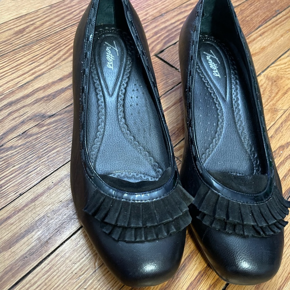 Trotters Shoes